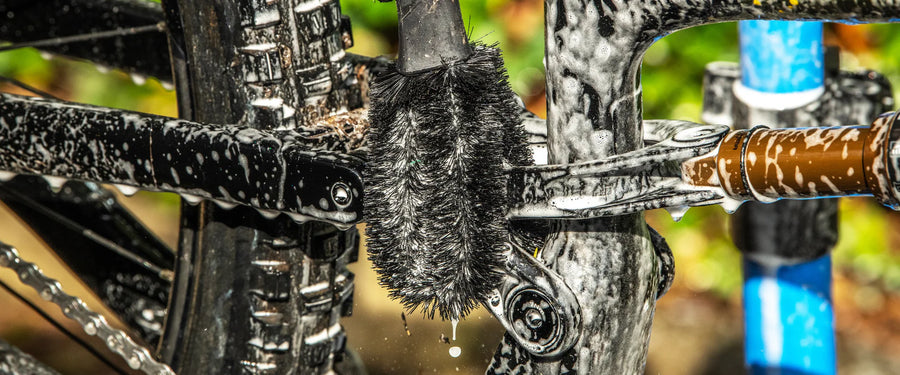 MUC-OFF 2-PRONG BRUSH